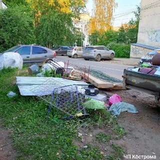 Жители улицы Мясницкой требуют убрать металлолом во дворе